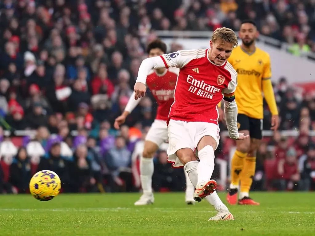 Odegaard đóng vai trò đội trưởng trong đội hình Arsenal