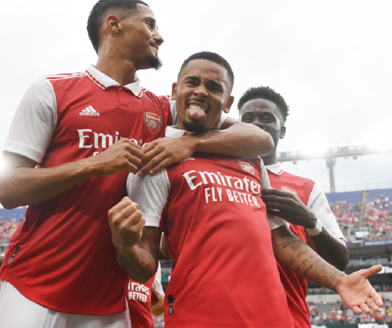 arsenal-cham-moc-100-ban