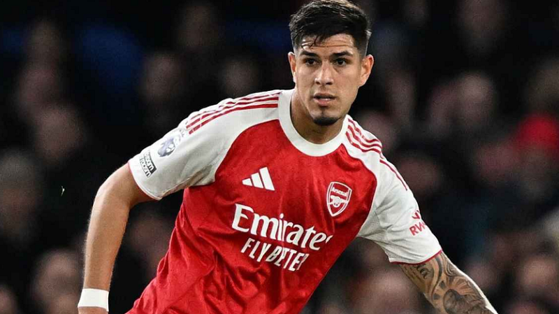 hincapie-xem-nhe-anh-huong-cua-chung-ket-arsenal-van-tap-trung-duong-dai