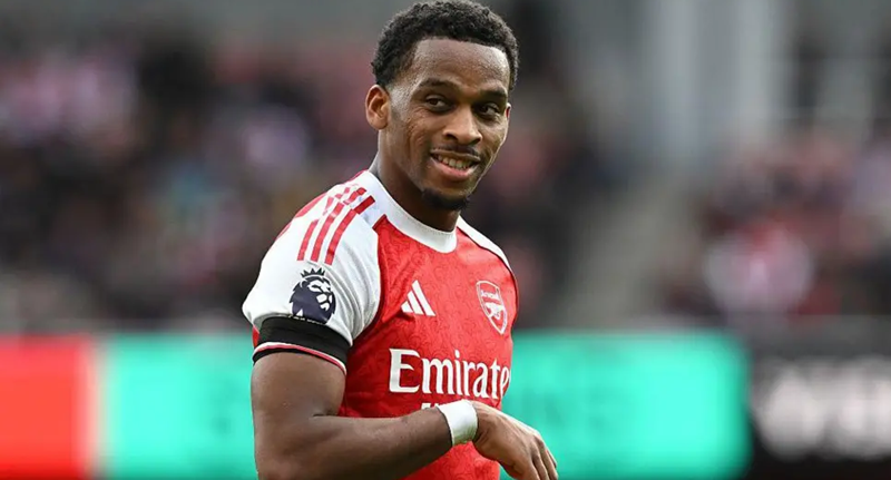 jurrien-timber-va-hinh-mau-hau-ve