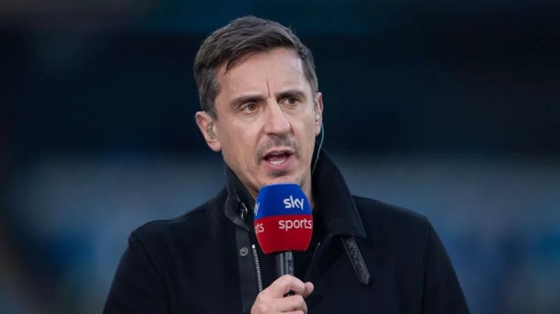 neville-canh-bao-cu-soc-wembley