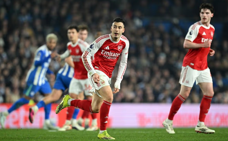 tranh-cai-bung-no-sau-tran-brighton-arsenal-cuu-sep-pgmol-chi-trich-trong-tai