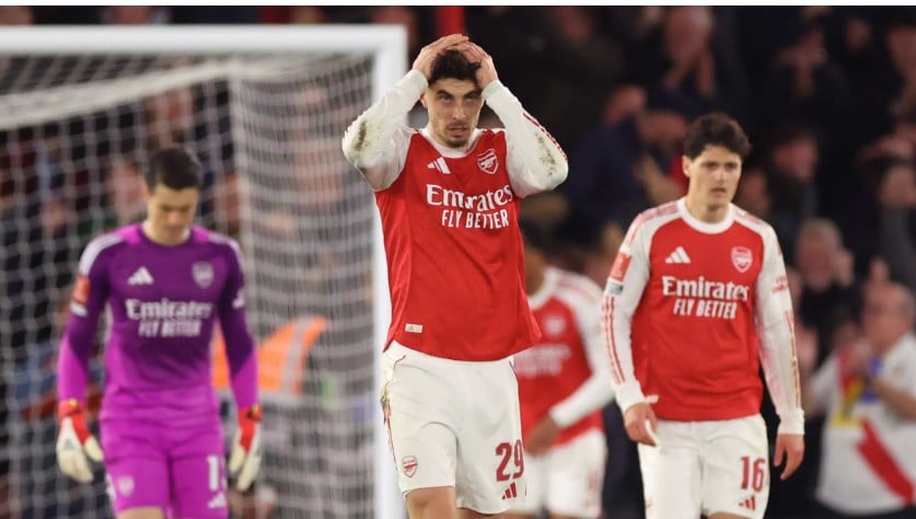 Tony Cascarino cho rằng Arsenal khó thắng hết các trận còn lại