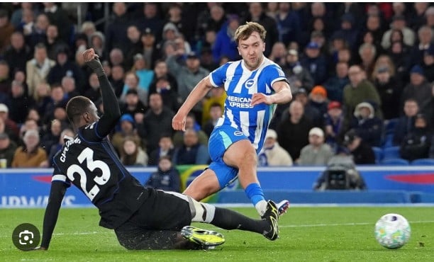 Brighton vùi dập giấc mơ Champions League