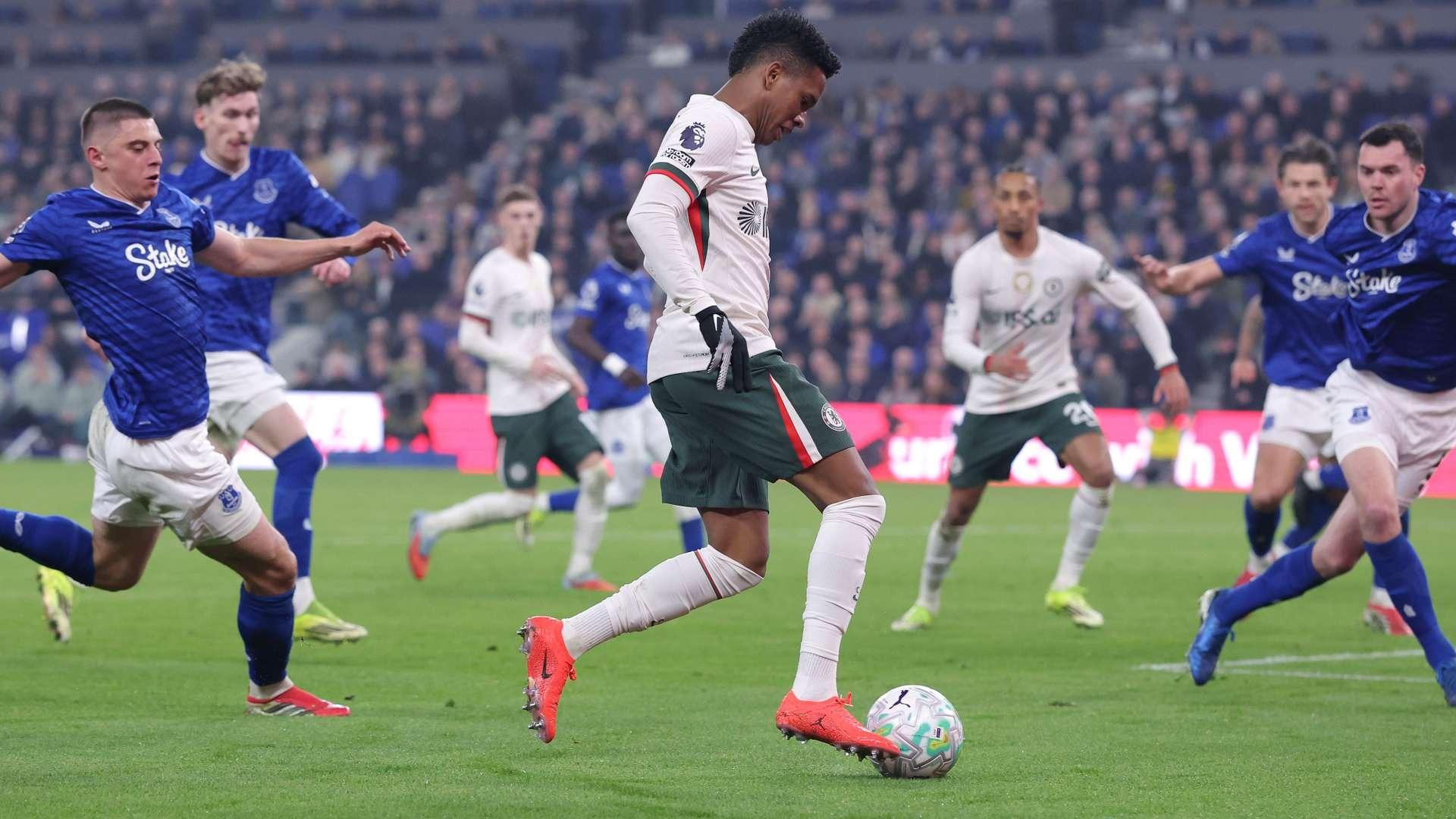 Chelsea đã bị FA xử phạt 10,75 triệu Bảng