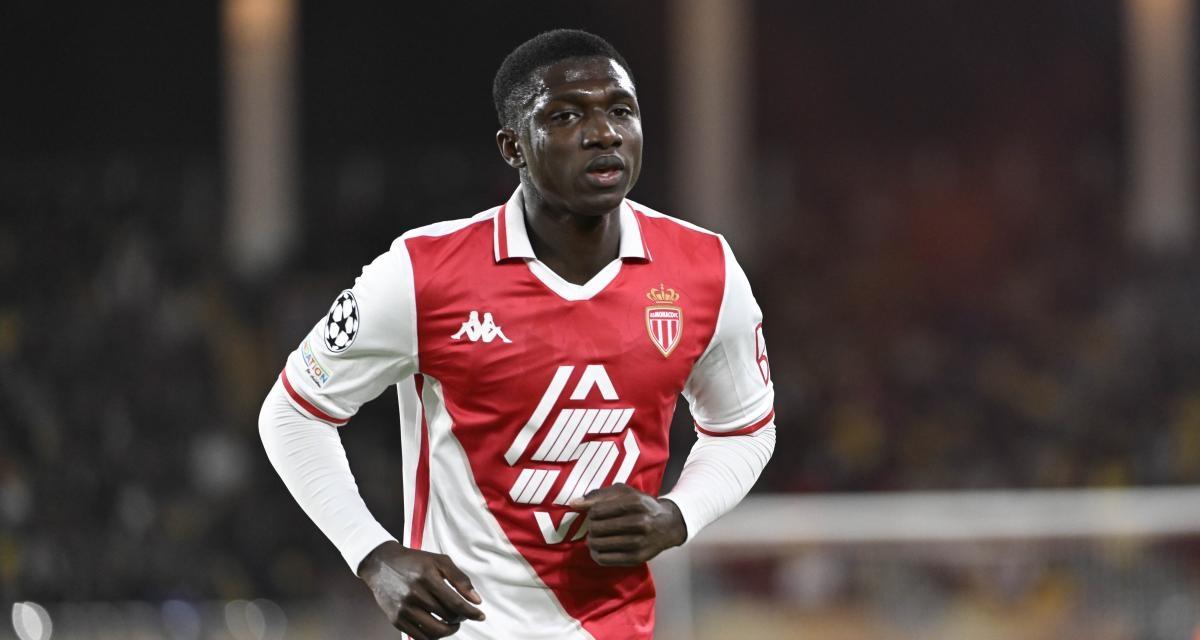 Lamine Camara lọt vào tầm ngắm của Chelsea.