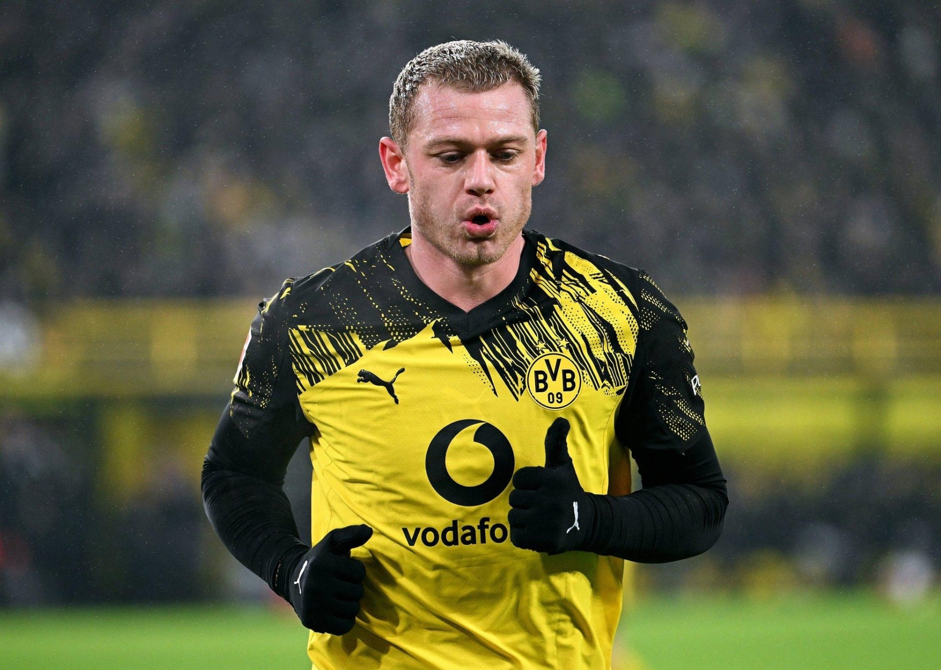 Julian Ryerson đang có mùa giải ấn tượng trong màu áo Dortmund.