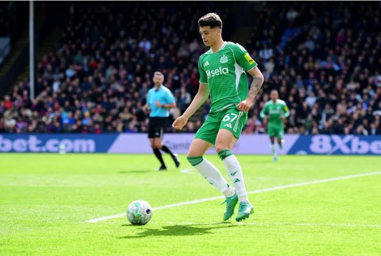 Lewis Miley đang thu hút sự chú ý của hàng loạt đội bóng