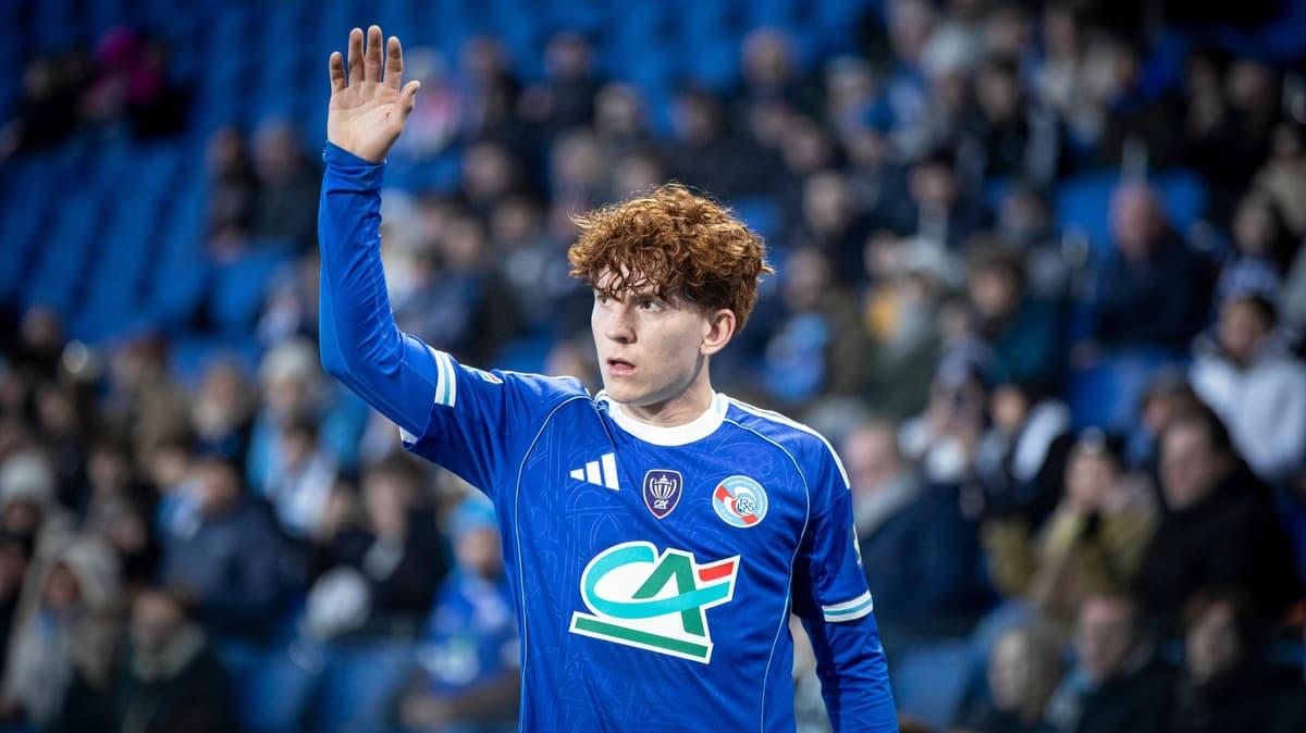 Fabrizio Romano xác nhận Chelsea đã đạt thỏa thuận cá nhân với tiền vệ Valentin Barco của Strasbourg