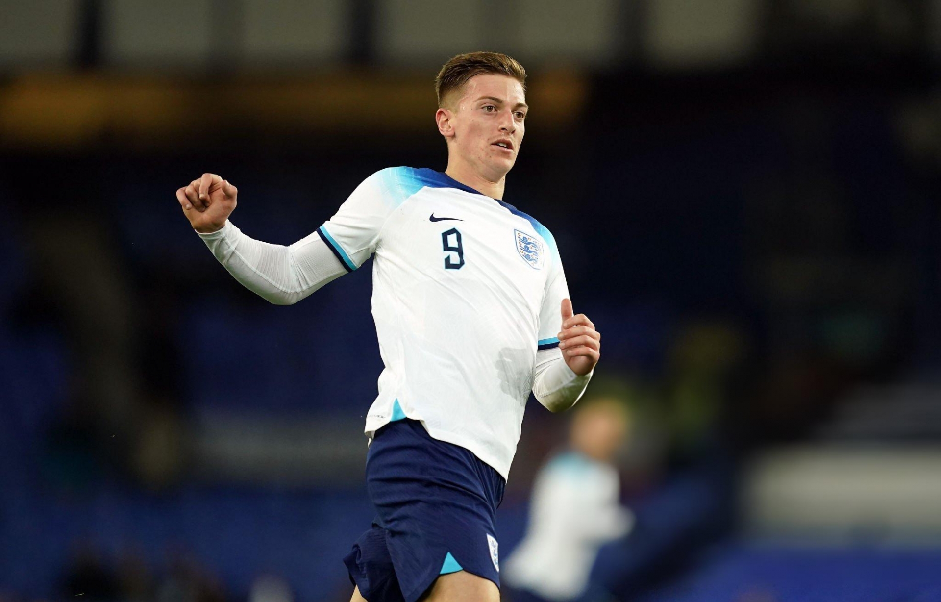 Liam Delap được khuyên chuyển sang thi đấu cho ĐT CH Ireland thay vì chờ đợi khoác áo ĐT Anh