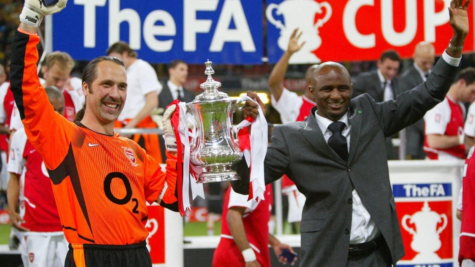 Seaman từng hai lần đạt 19 trận giữ sạch lưới trong một mùa giải Premier League cùng Arsenal