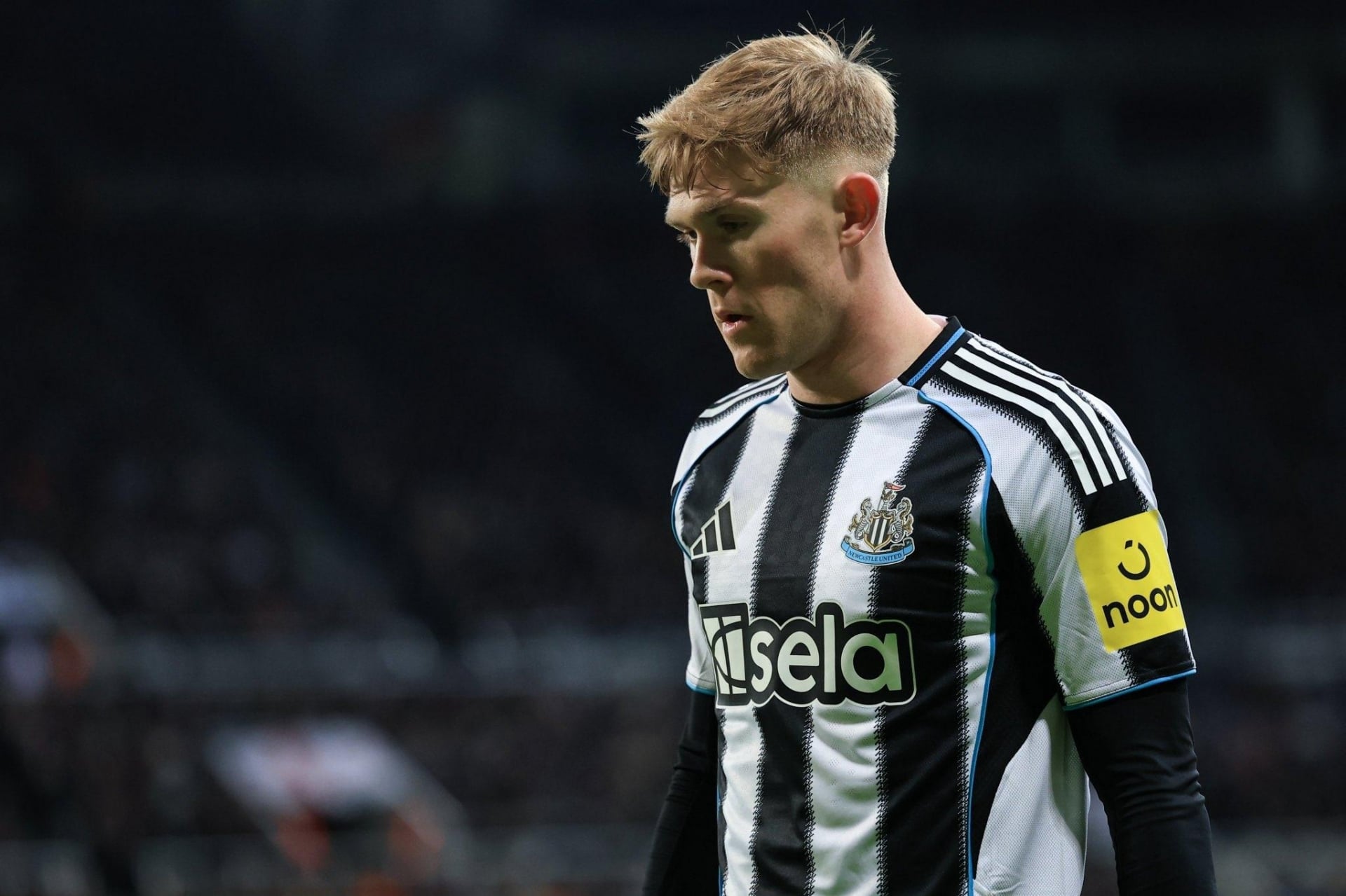 Lewis Hall lọt vào tầm ngắm của Man United