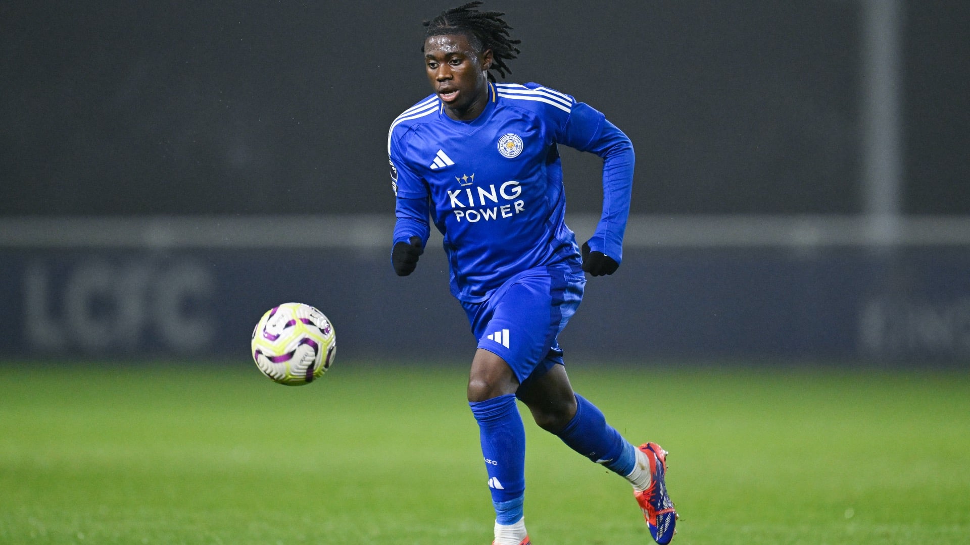 Manchester United đã chính thức mở cuộc thảo luận với Leicester City về trường hợp của Jeremy Monga